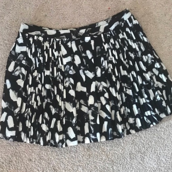 Banana Republic Pleated Skirt - Picture 8 of 8